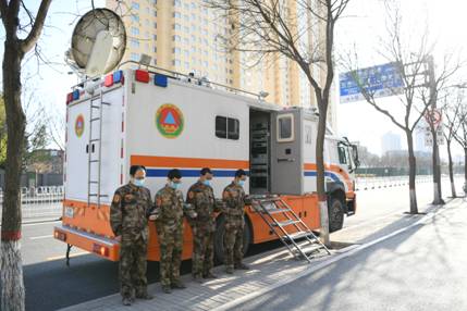 山西省人防辦信息保障中心值守人員肅立默哀，向英雄致敬、愿逝者安息